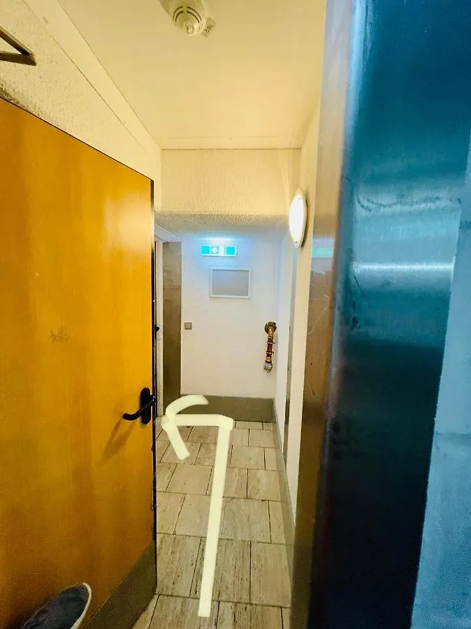 Ferienwohnung 4* Boutique Zimmer am Düsseldorf Hafen + ÖPNV&TG 0*,