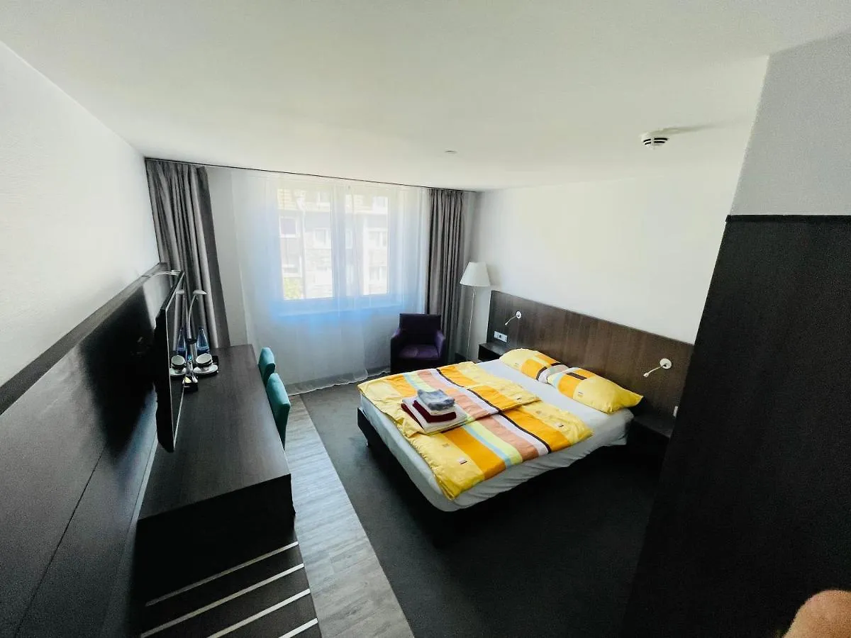 Apartment Ferienwohnung 4* Boutique Zimmer am Düsseldorf Hafen + ÖPNV&TG Deutschland