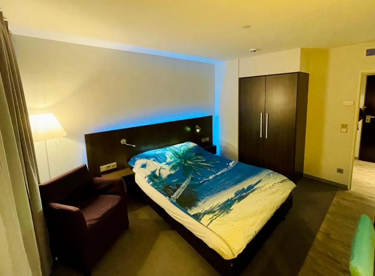 Ferienwohnung 4* Boutique Zimmer am Düsseldorf Hafen + ÖPNV&TG 0*,  Deutschland