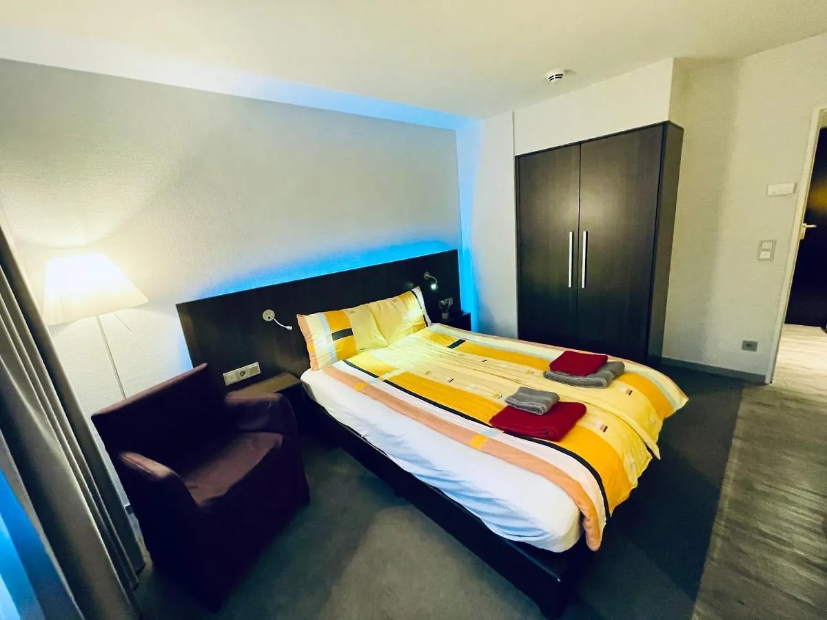 Ferienwohnung 4* Boutique Zimmer am Düsseldorf Hafen + ÖPNV&TG Apartment