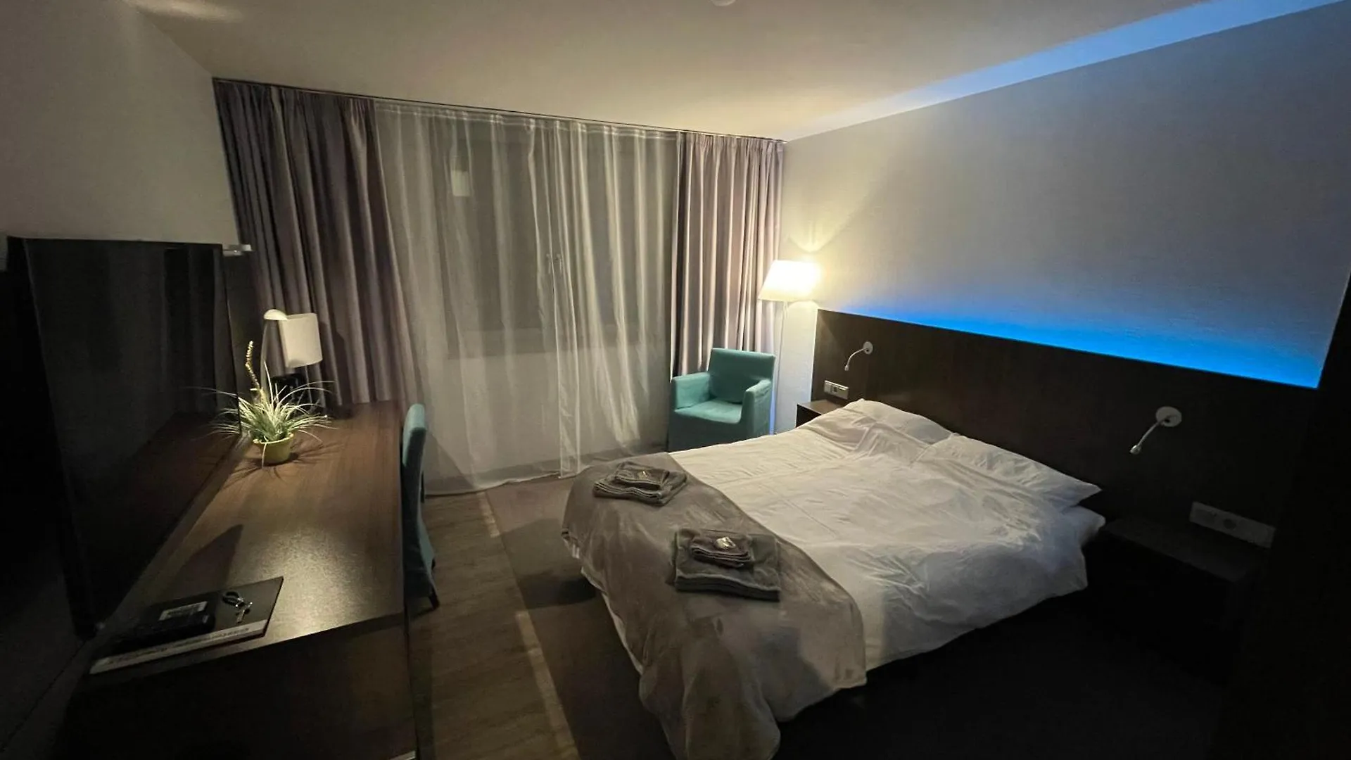 Apartment Ferienwohnung 4* Boutique Zimmer am Düsseldorf Hafen + ÖPNV&TG Deutschland